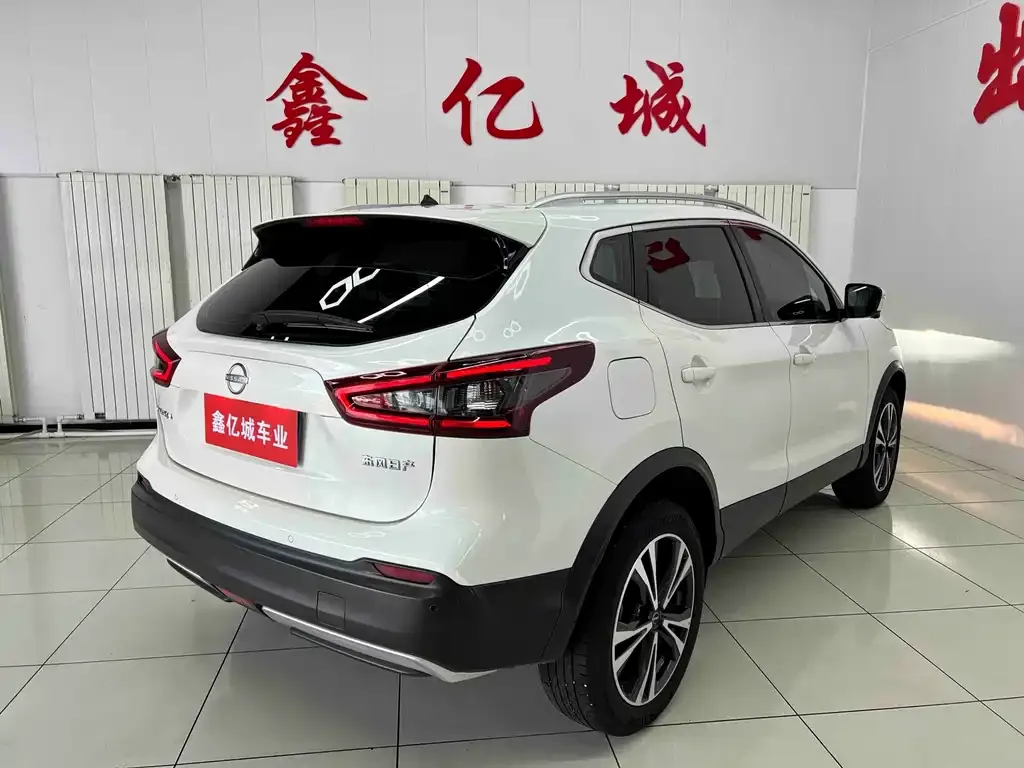Nissan Qashqai — фото 10