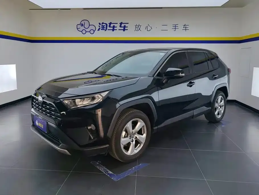 Toyota RAV4 — фото 1
