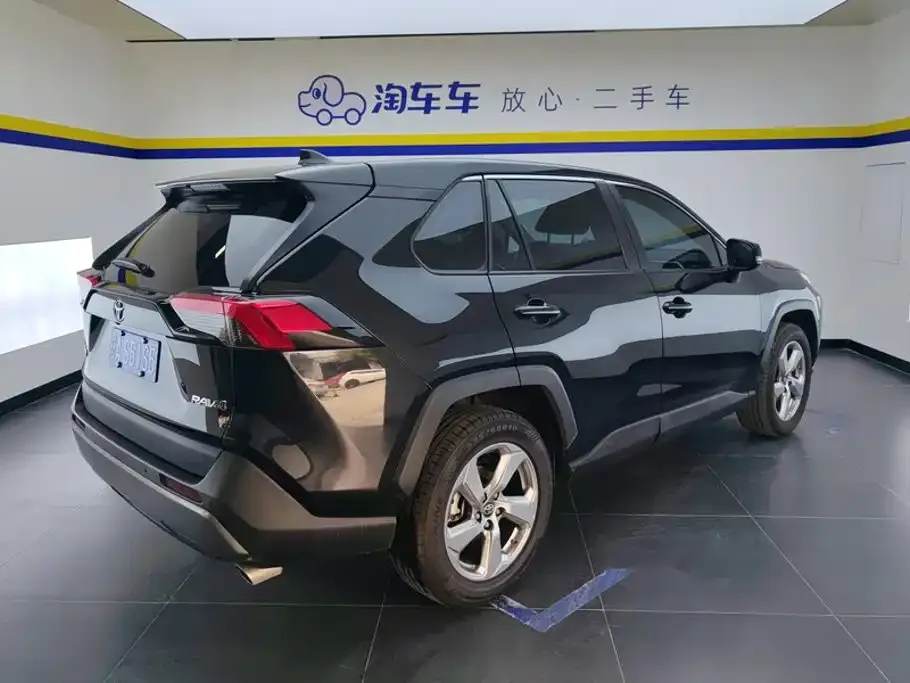 Toyota RAV4 — фото 6
