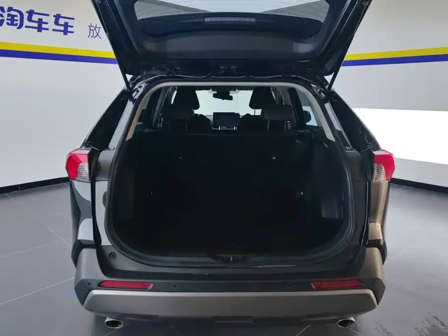 Toyota RAV4 — фото 5