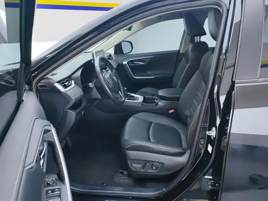 Toyota RAV4 — фото 2