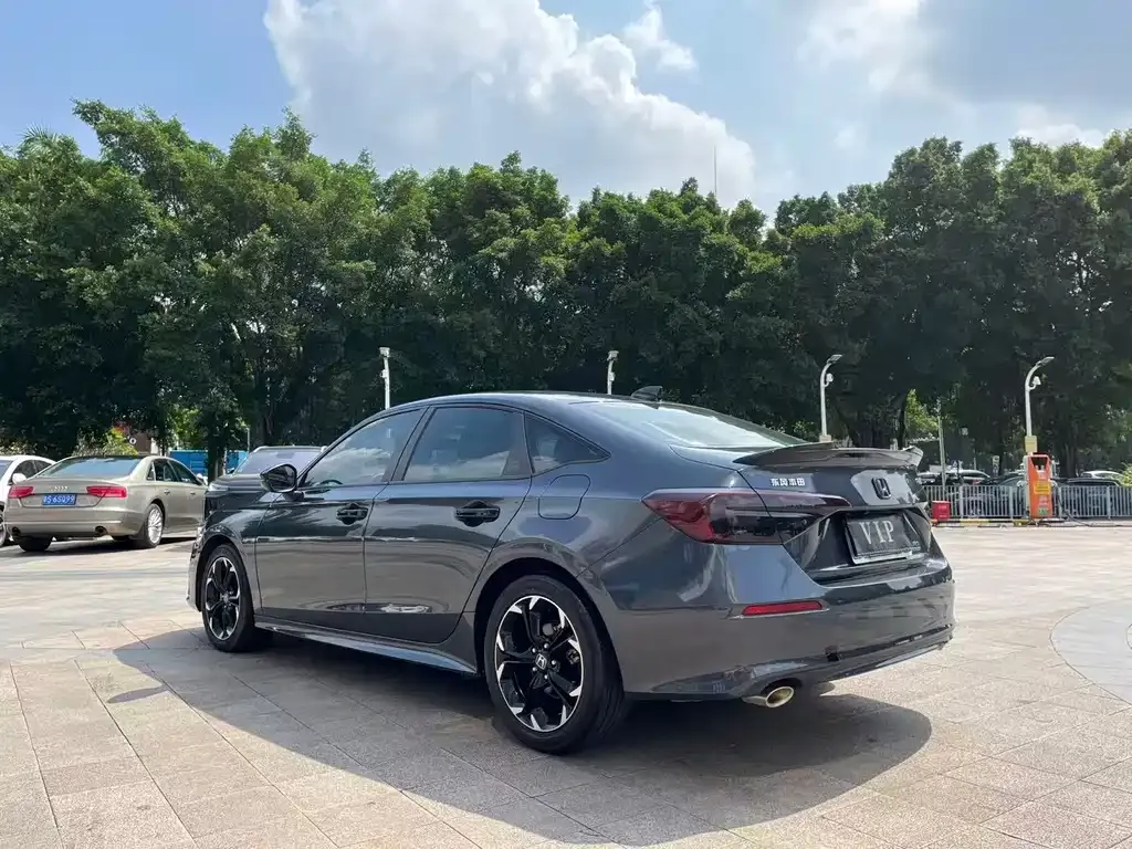Honda Civic — фото 10