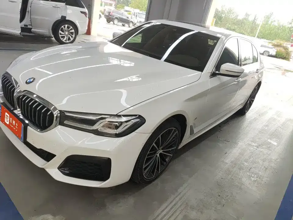 BMW 5 Series — фото 1