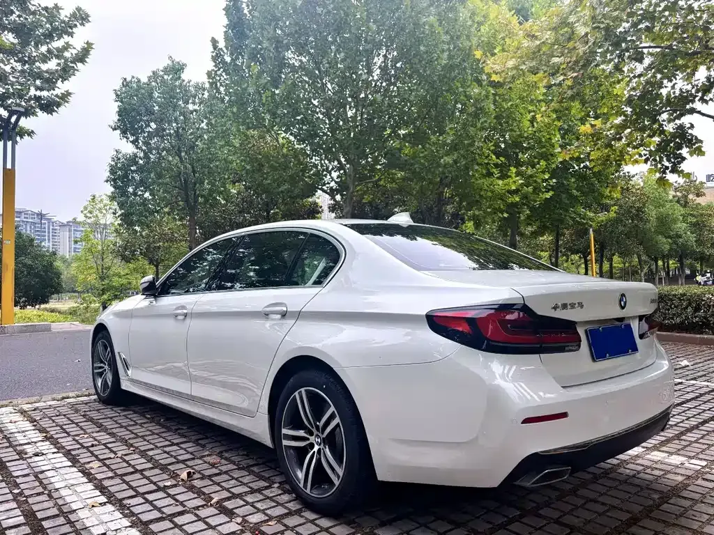 BMW 5 Series — фото 4