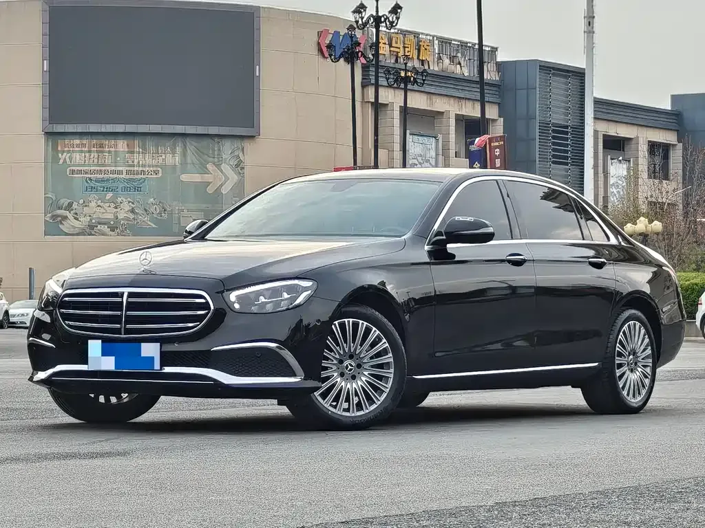 Mercedes-Benz E-Class — фото 1