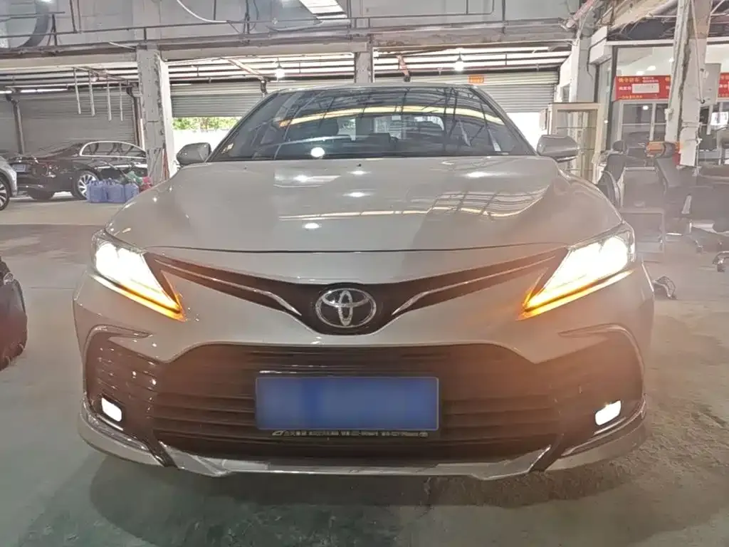 Toyota Camry — фото 5