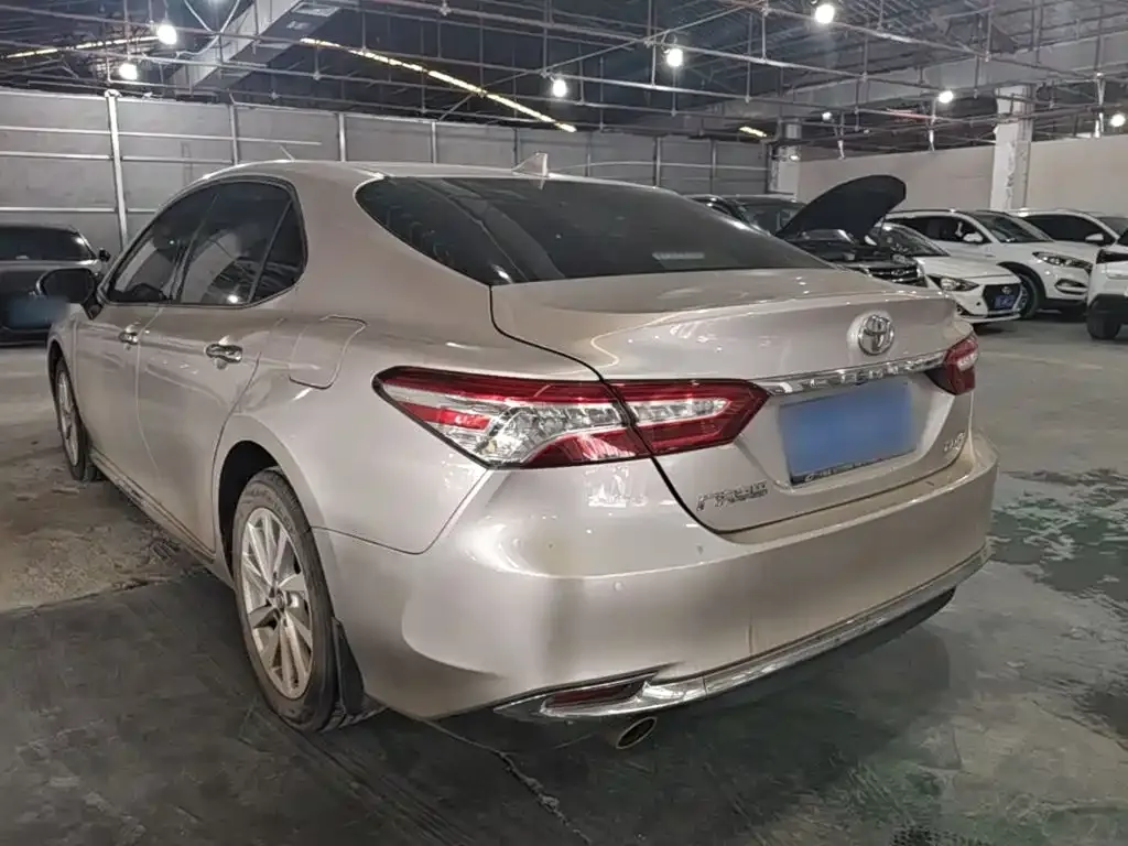 Toyota Camry — фото 10