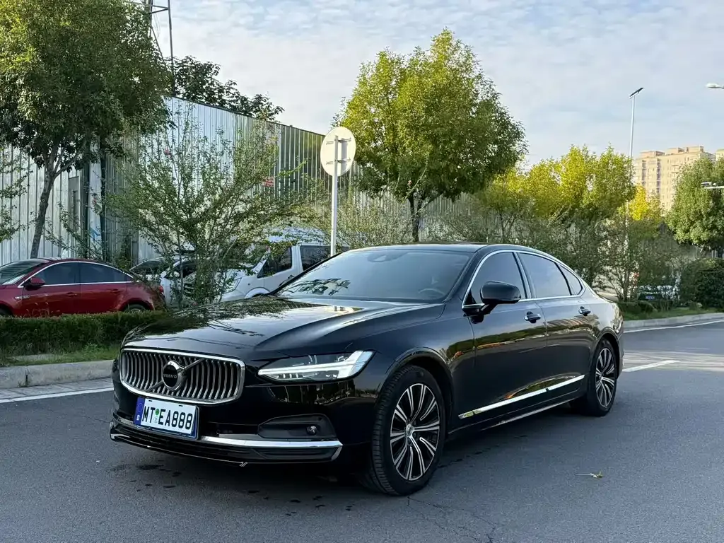 Volvo S90 — фото 1