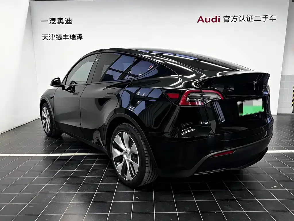Tesla Model Y — фото 4