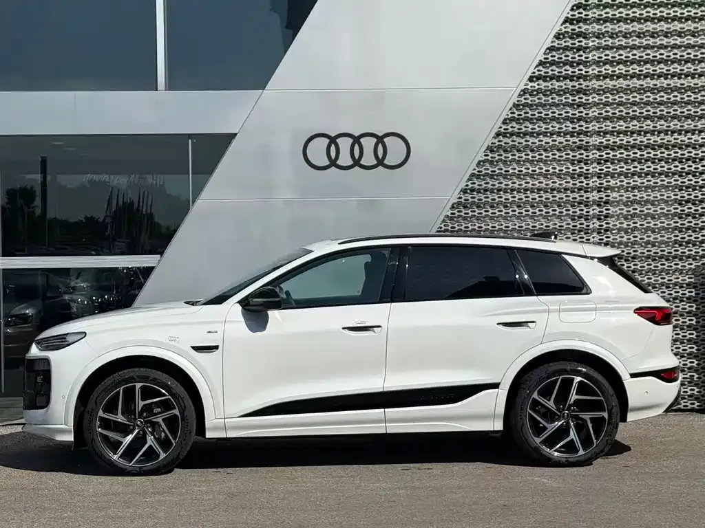 Audi Q6L e-tron — фото 7