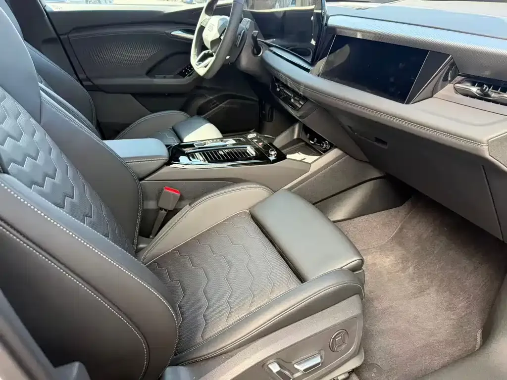 Audi Q6L e-tron — фото 8