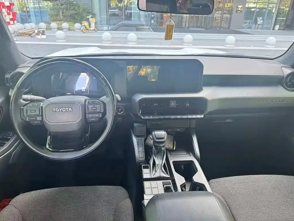 Toyota Prado — фото 2