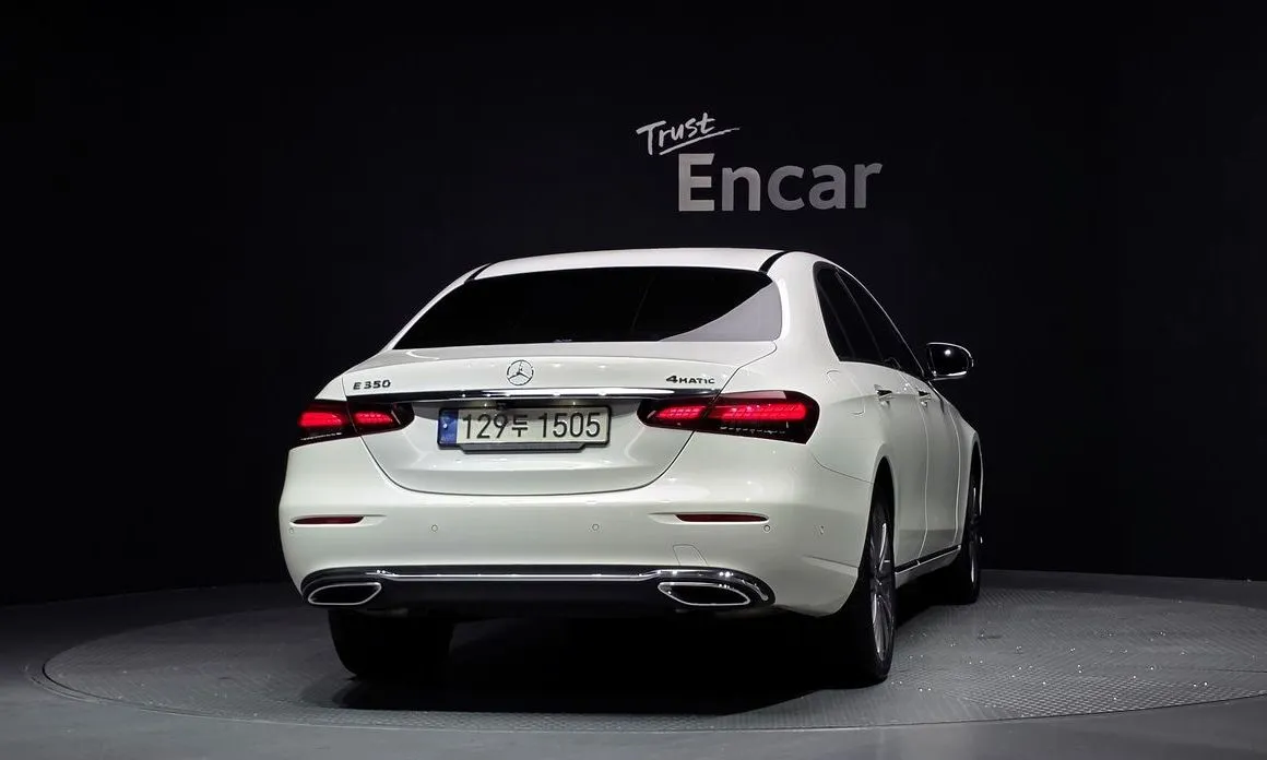 Mercedes-Benz E-Class — фото 9