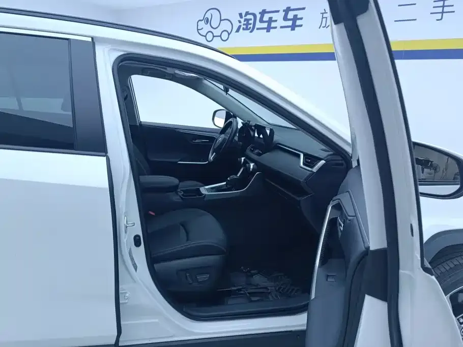 Toyota RAV4 — фото 10