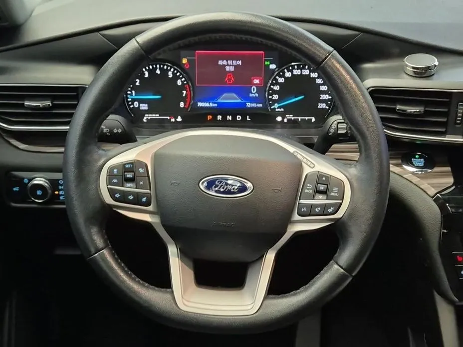 Ford Explorer — фото 10