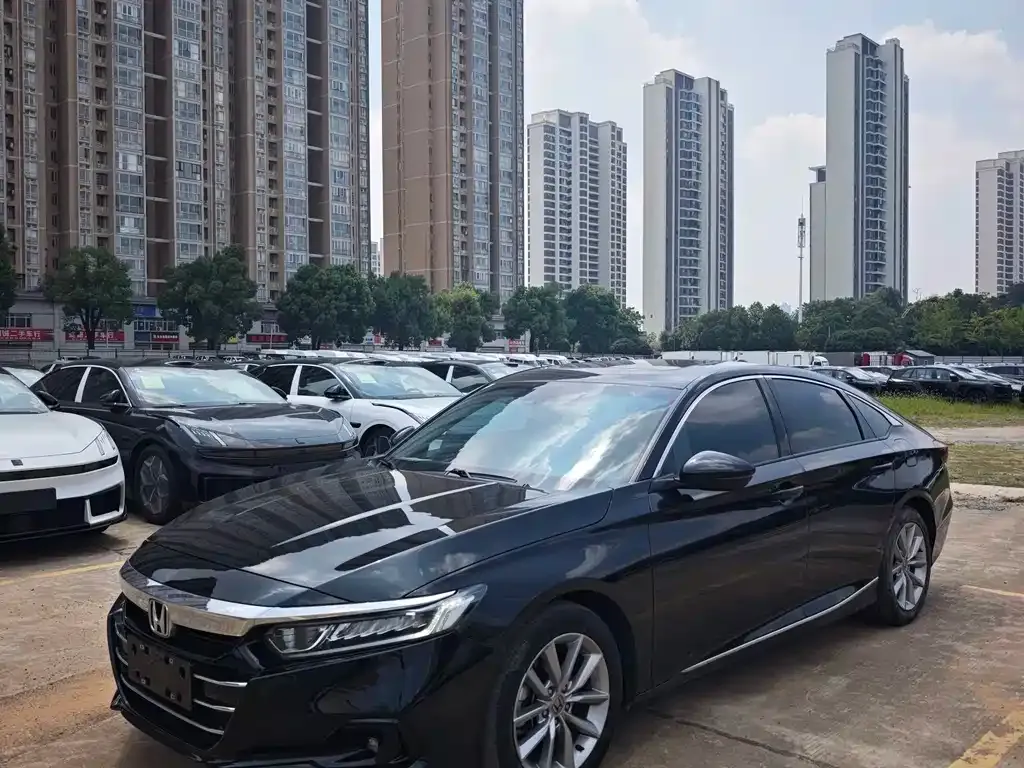 Honda Accord — фото 1