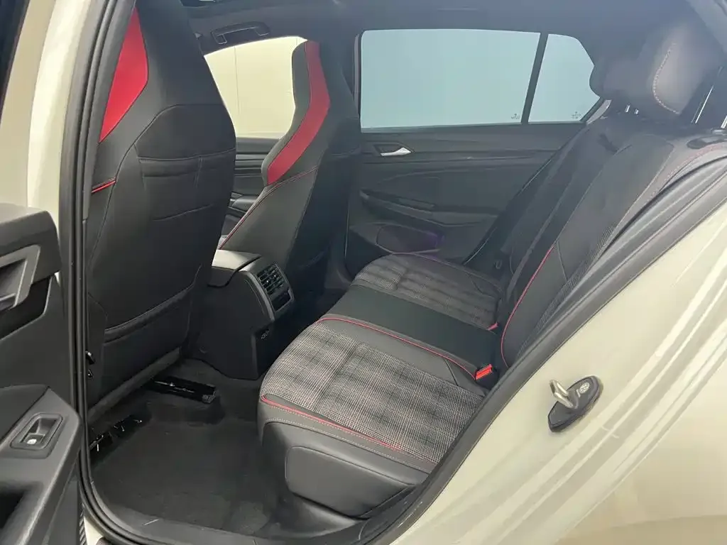 Volkswagen Golf GTI — фото 3