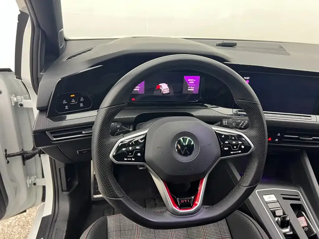 Volkswagen Golf GTI — фото 7