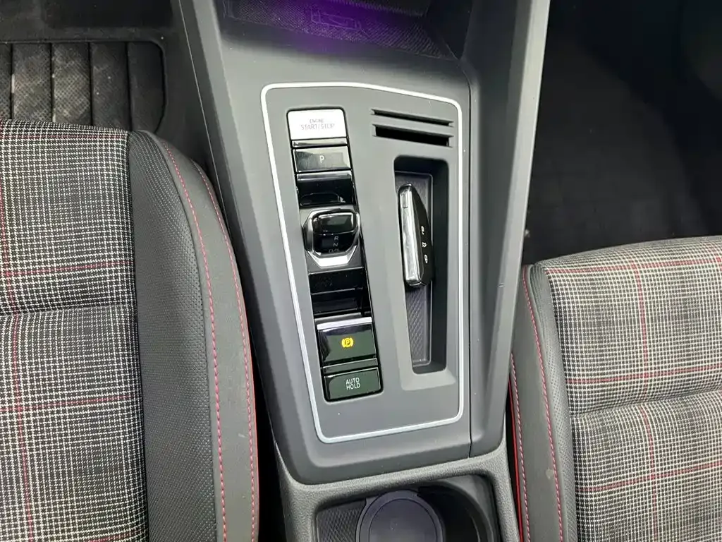 Volkswagen Golf GTI — фото 10