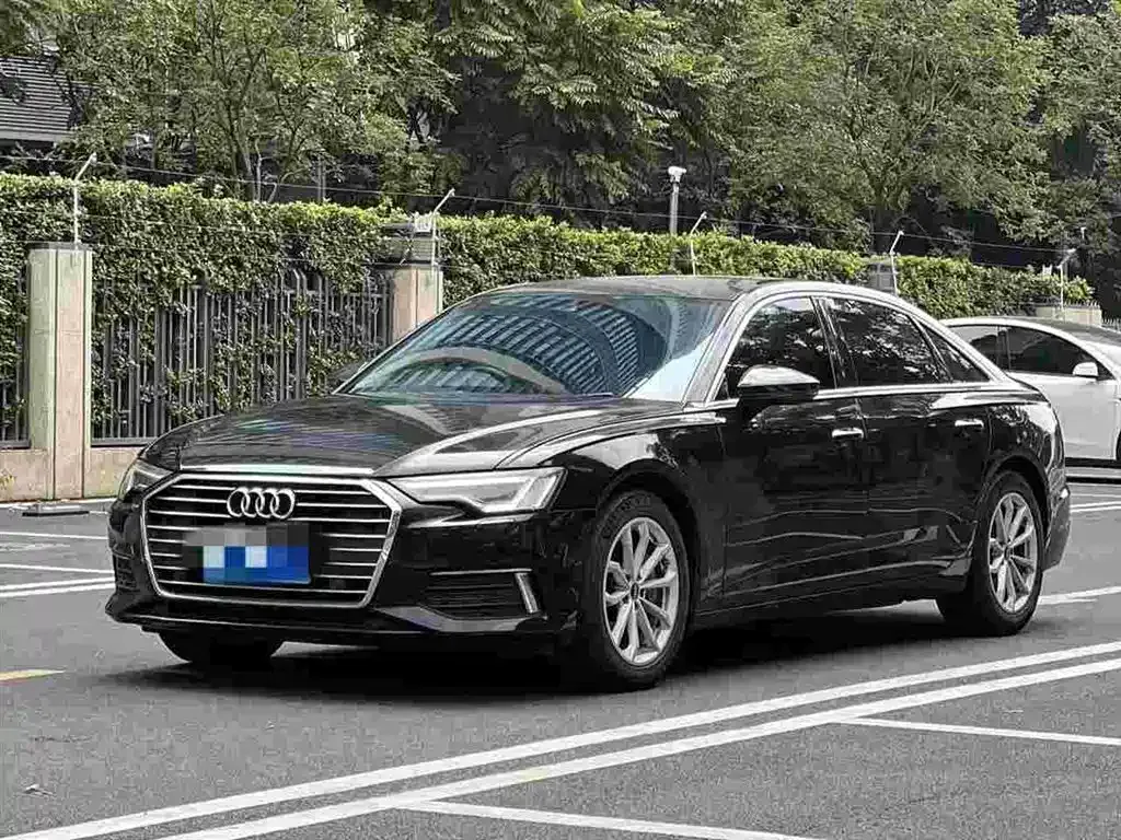 Audi A6L — фото 1