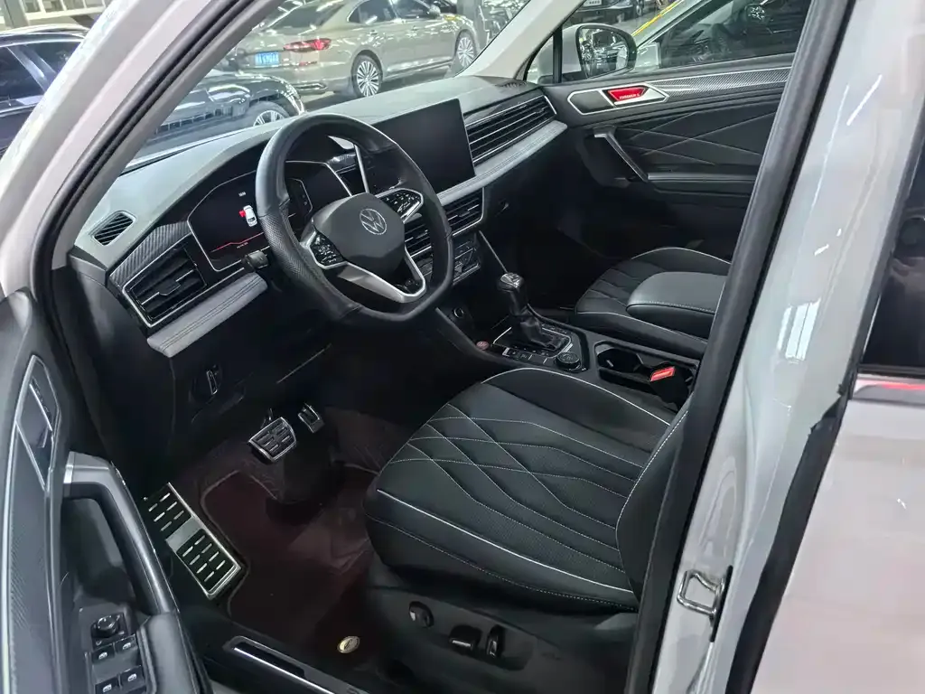 Volkswagen Tiguan L — фото 3