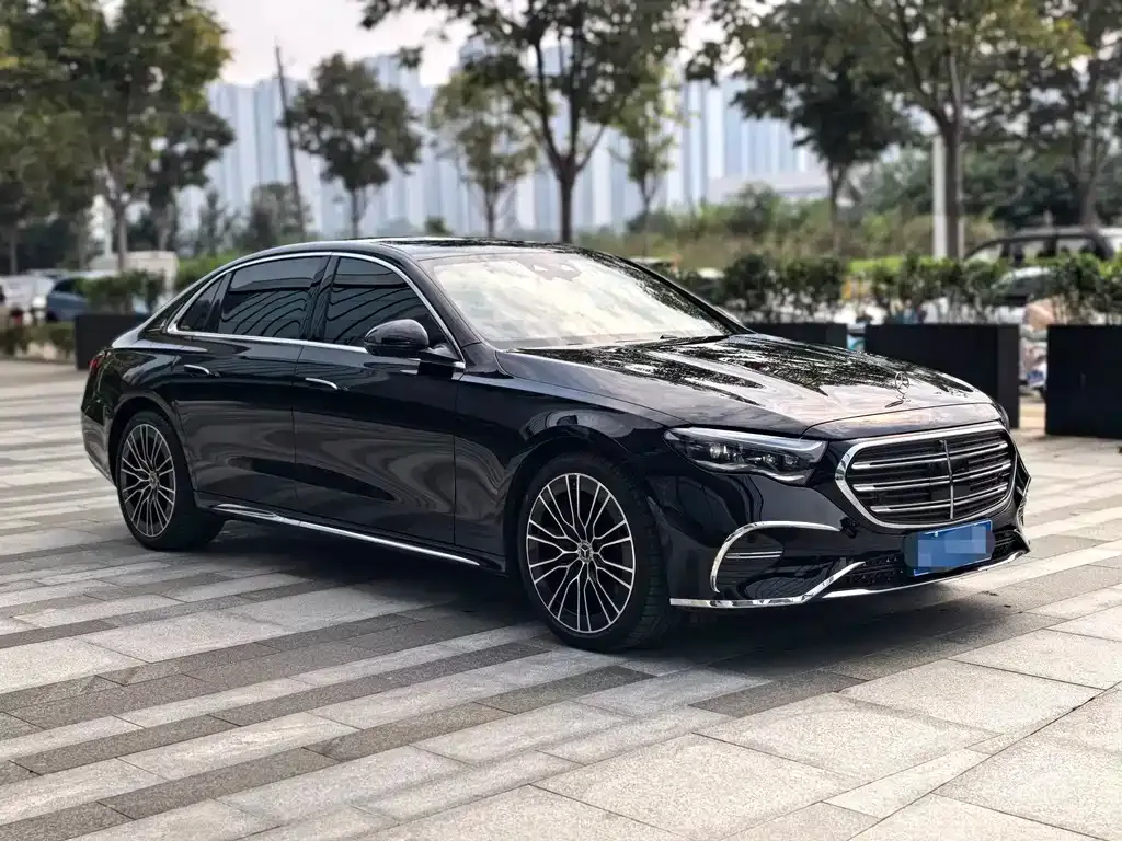 Mercedes-Benz E-Class — фото 2