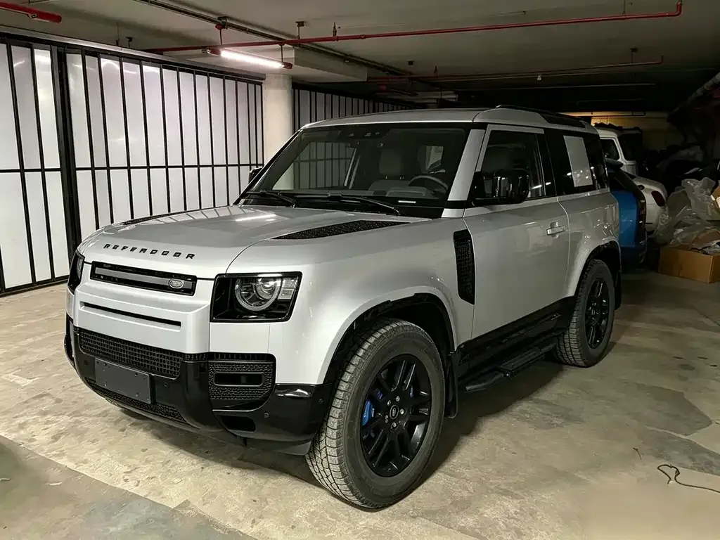Land Rover Defender — фото 1