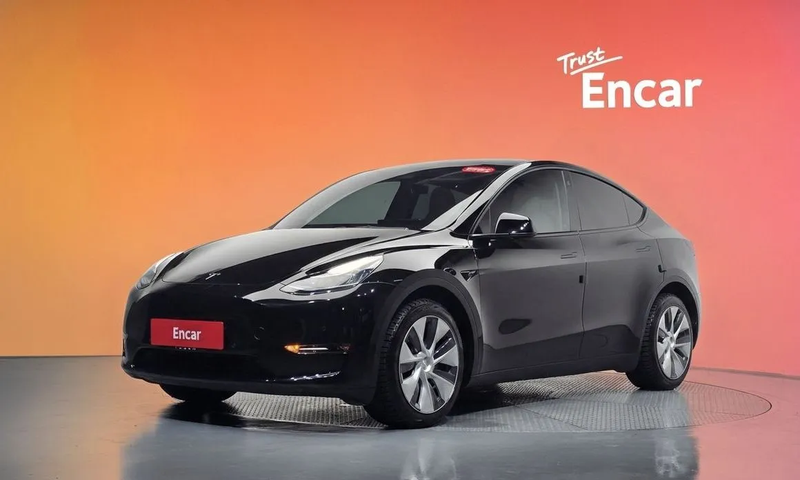 Tesla Model Y — фото 1