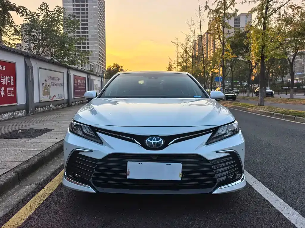 Toyota Camry — фото 9
