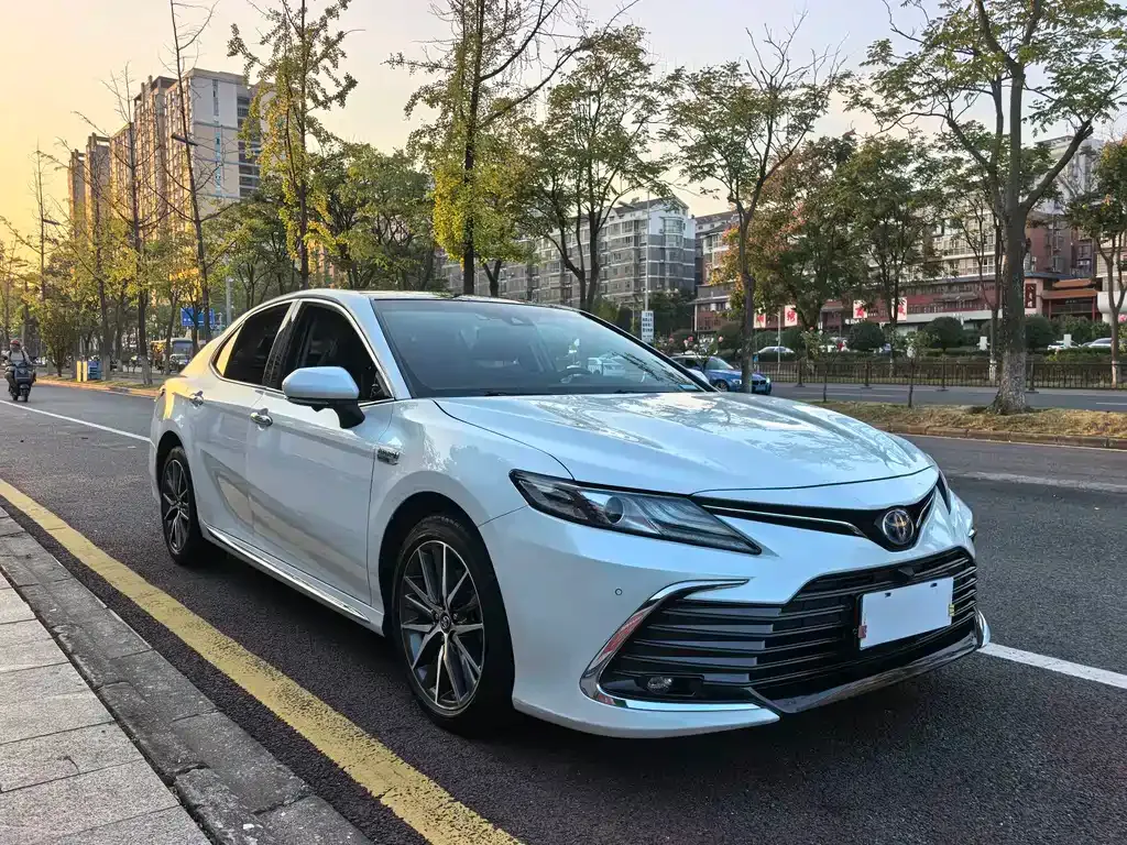Toyota Camry — фото 10