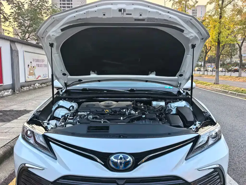 Toyota Camry — фото 4