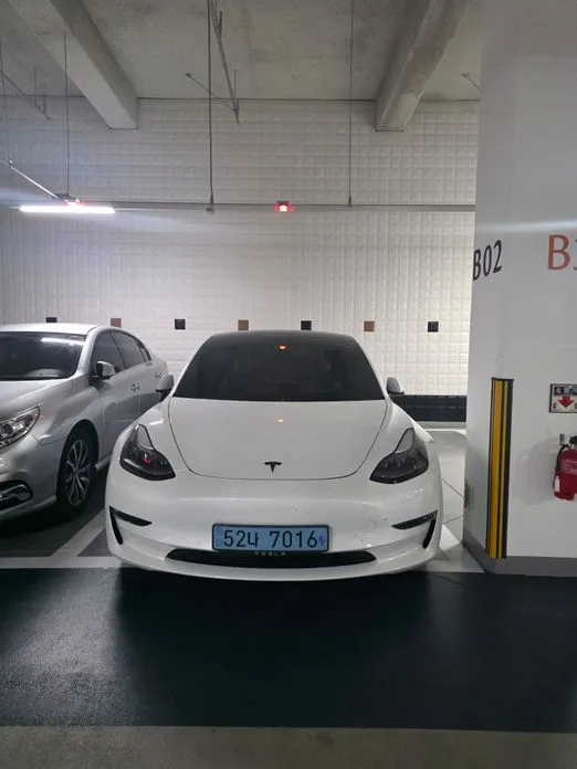 Tesla Model 3 — фото 1