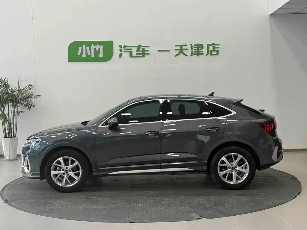 Audi Q3 Sportback — фото 10
