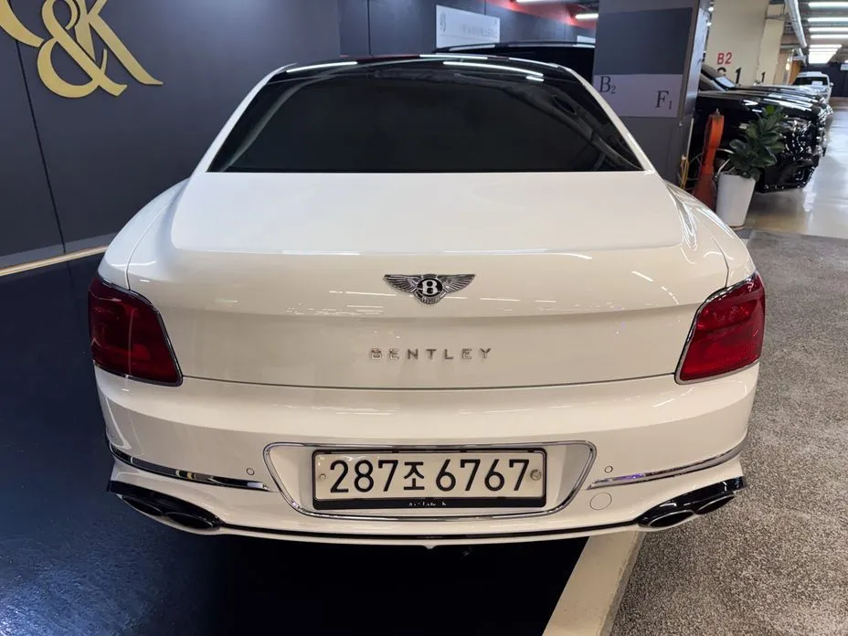 Bentley Flying Spur — фото 2
