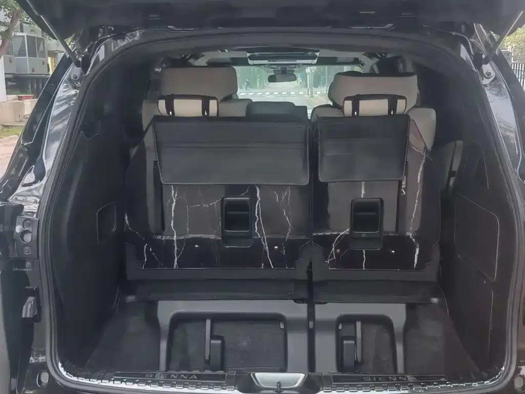 Toyota Sienna — фото 2