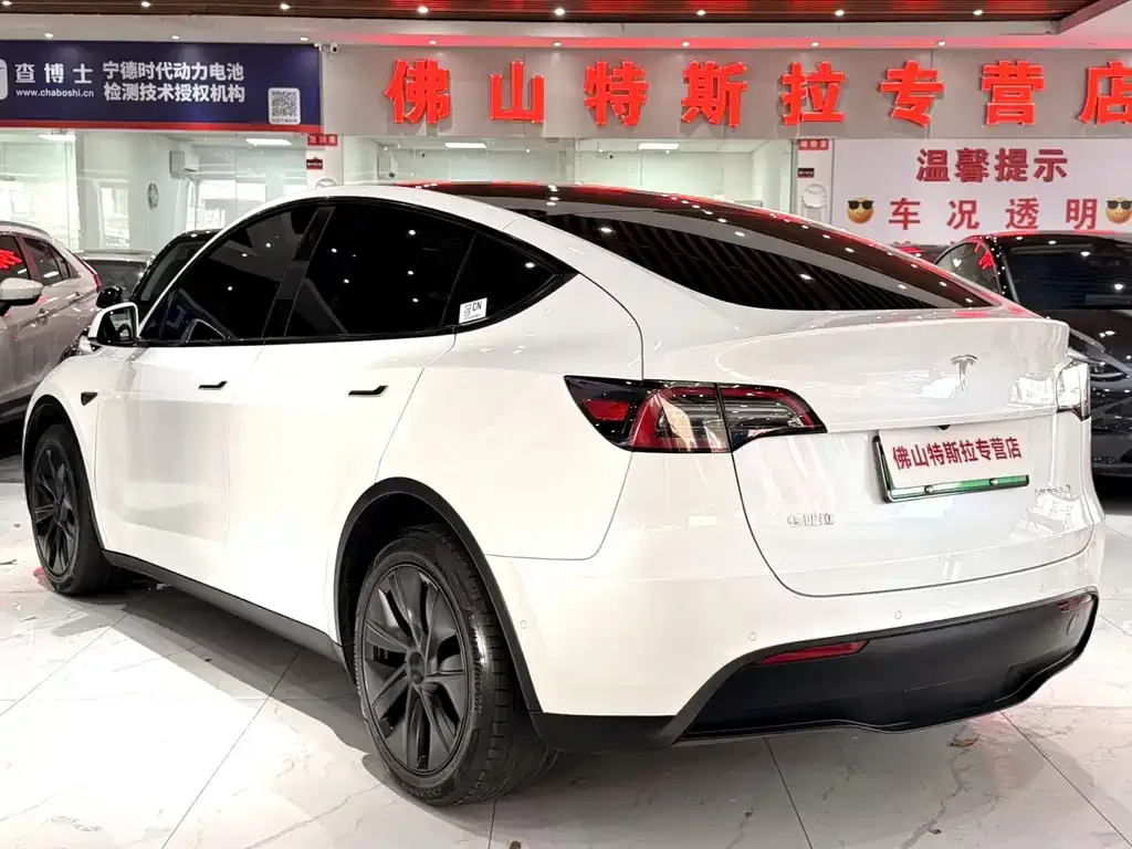 Tesla Model Y — фото 6
