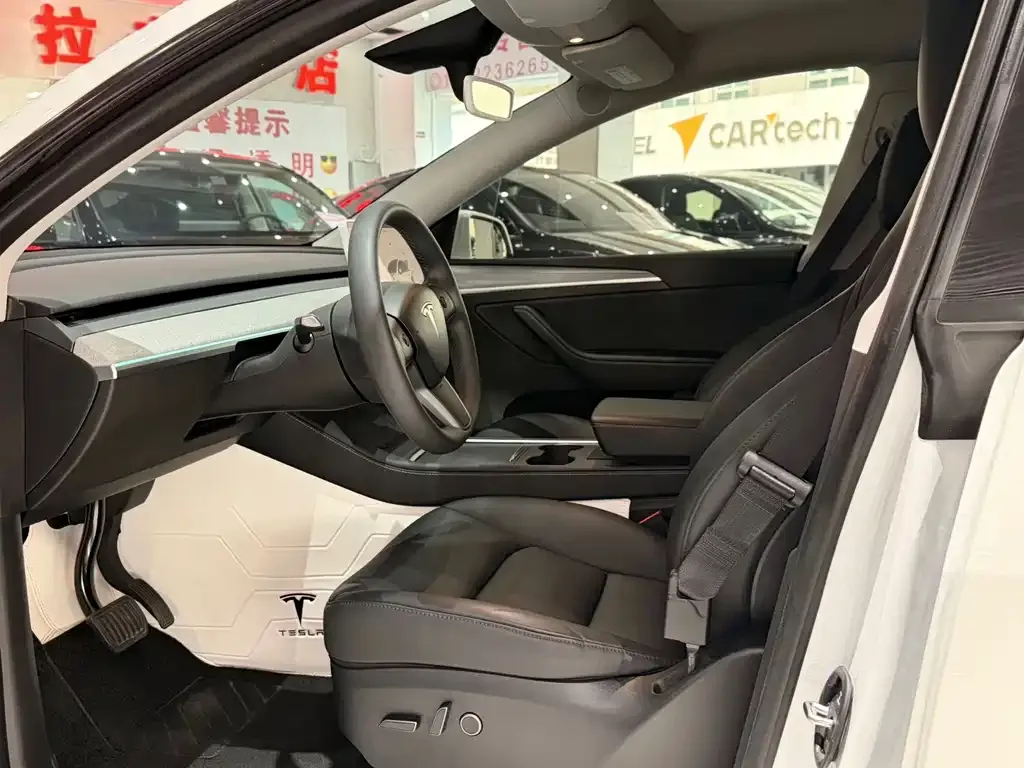 Tesla Model Y — фото 10