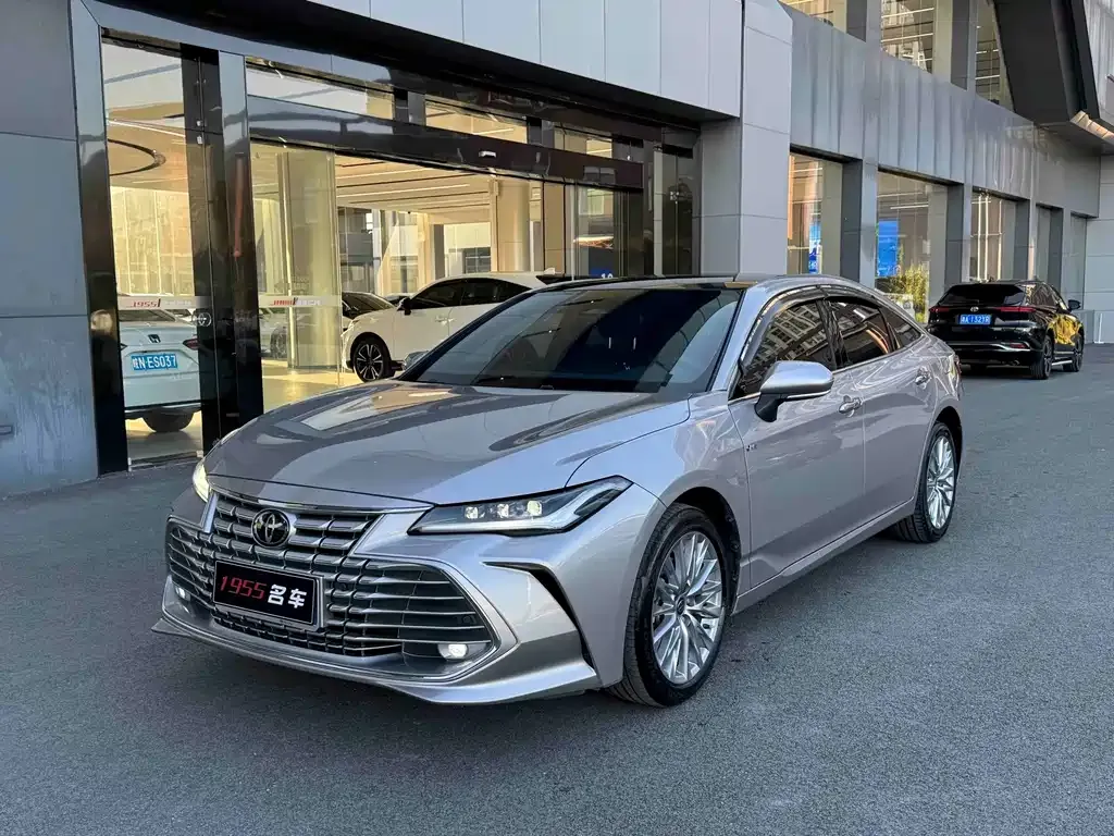 Toyota Avalon — фото 1