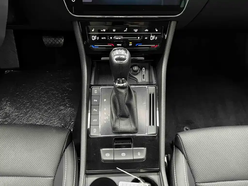 Skoda Superb — фото 3