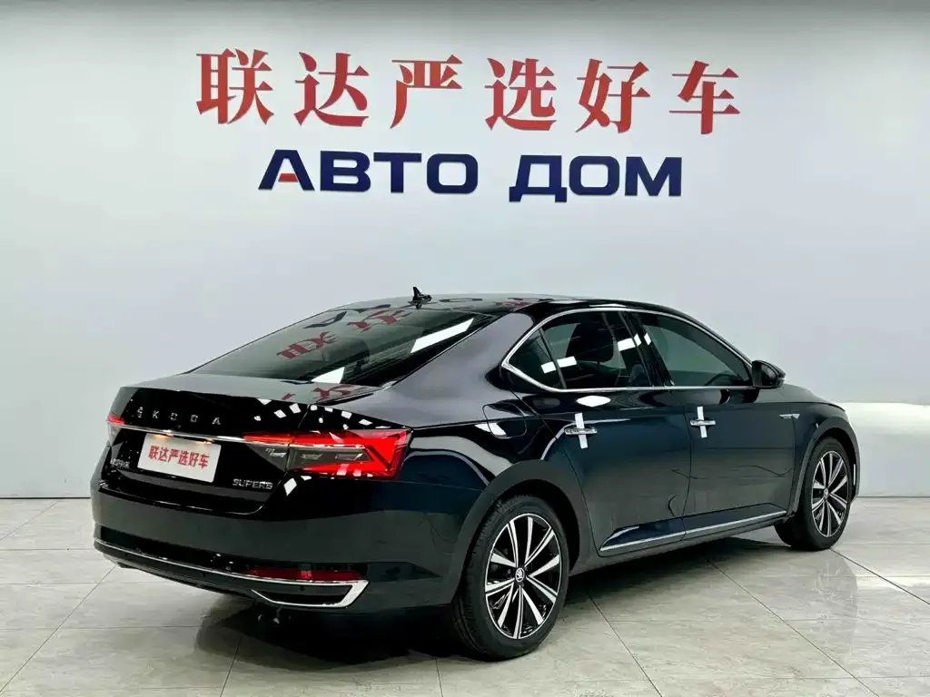 Skoda Superb — фото 8