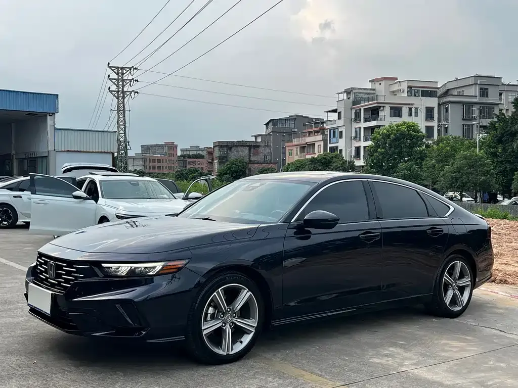 Honda Accord — фото 1