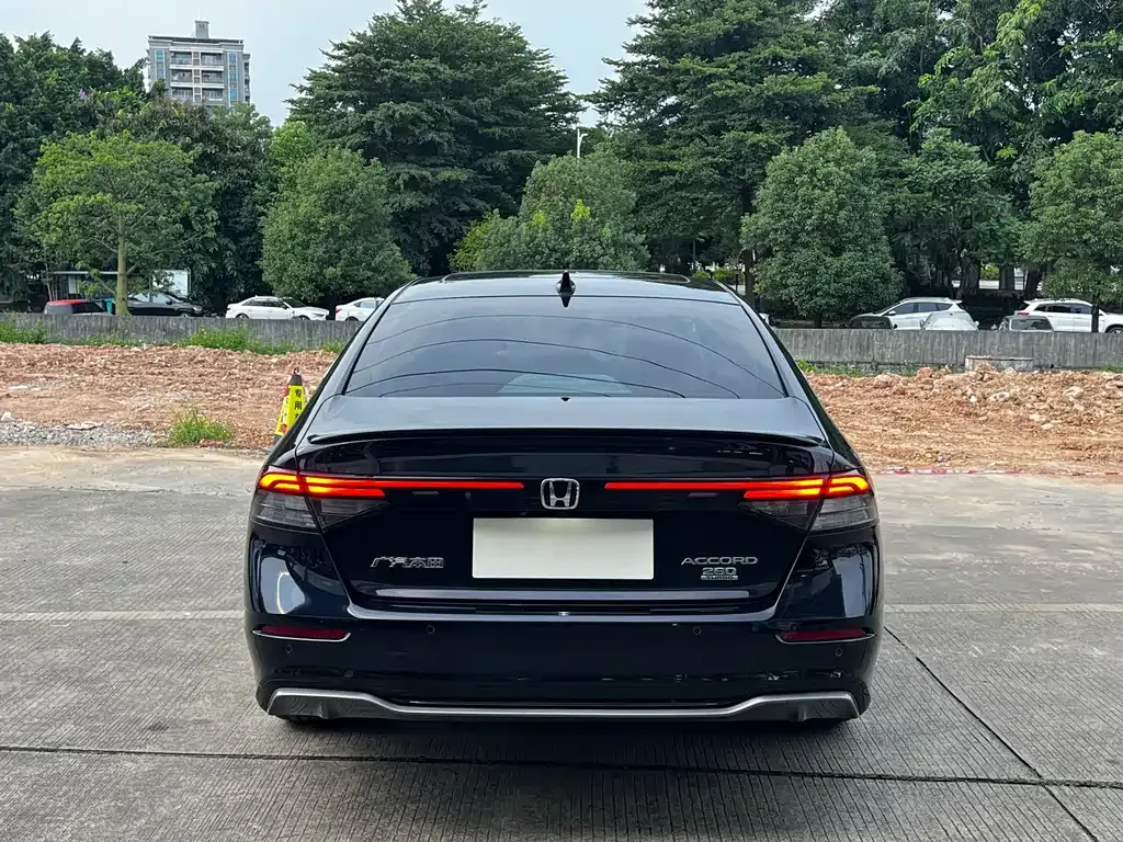 Honda Accord — фото 8