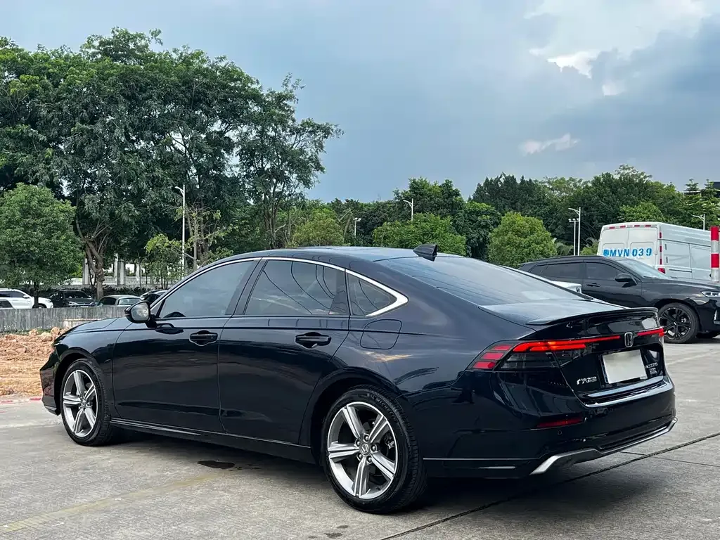 Honda Accord — фото 6