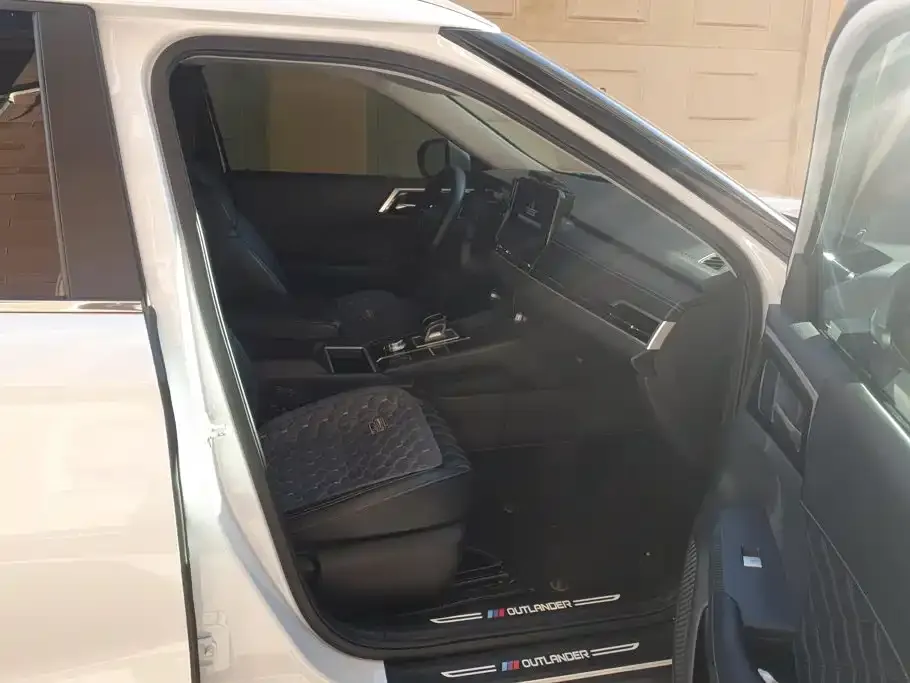 Mitsubishi Outlander — фото 10