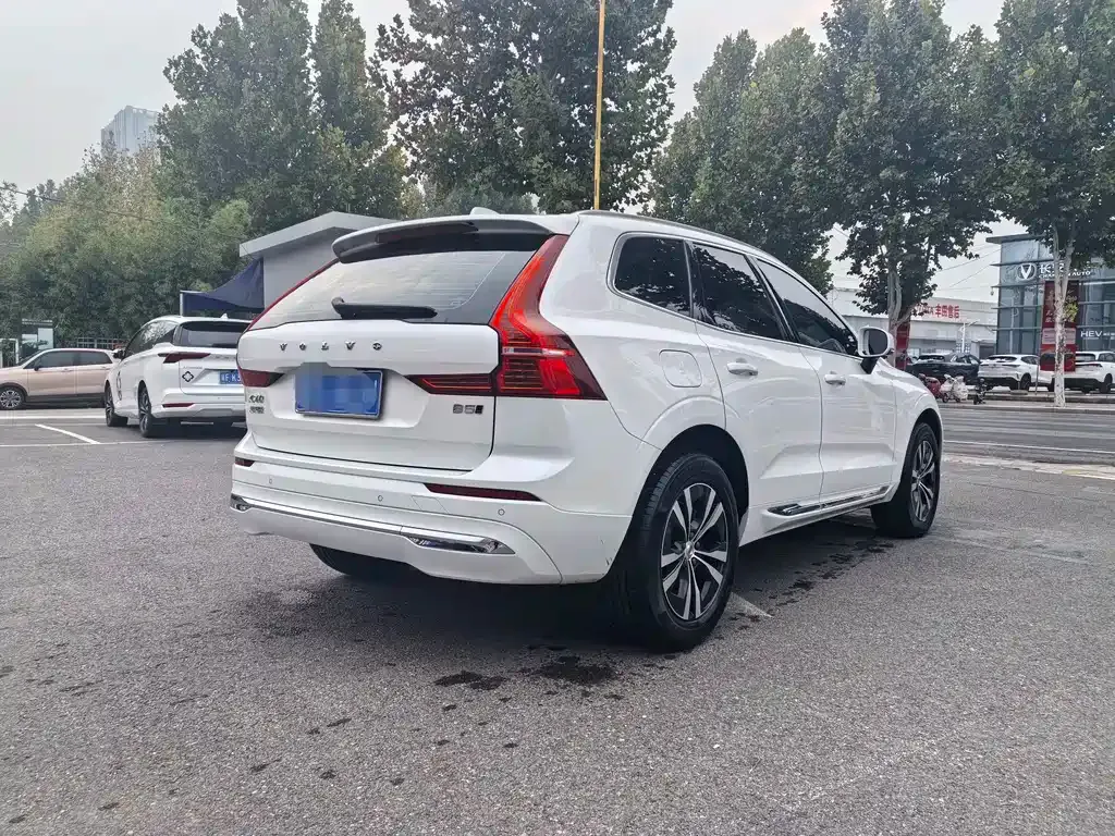 Volvo XC60 — фото 7