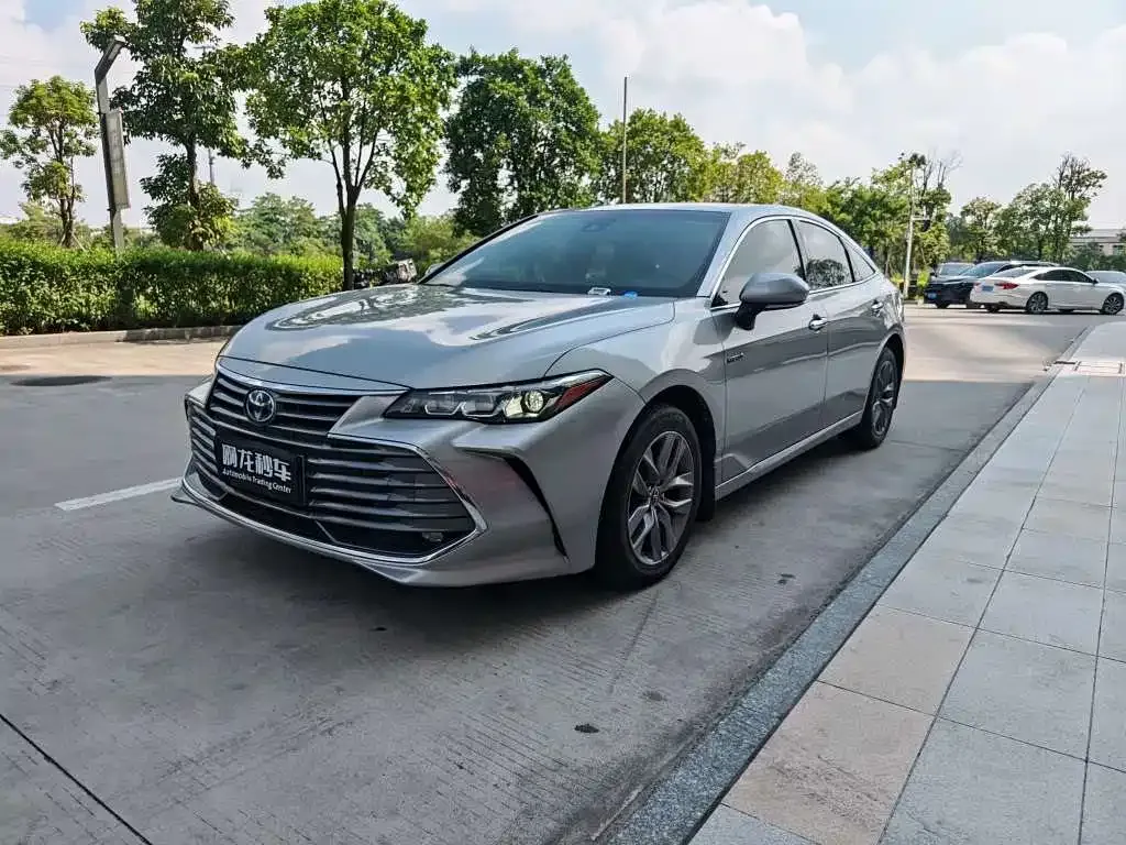 Toyota Avalon — фото 1