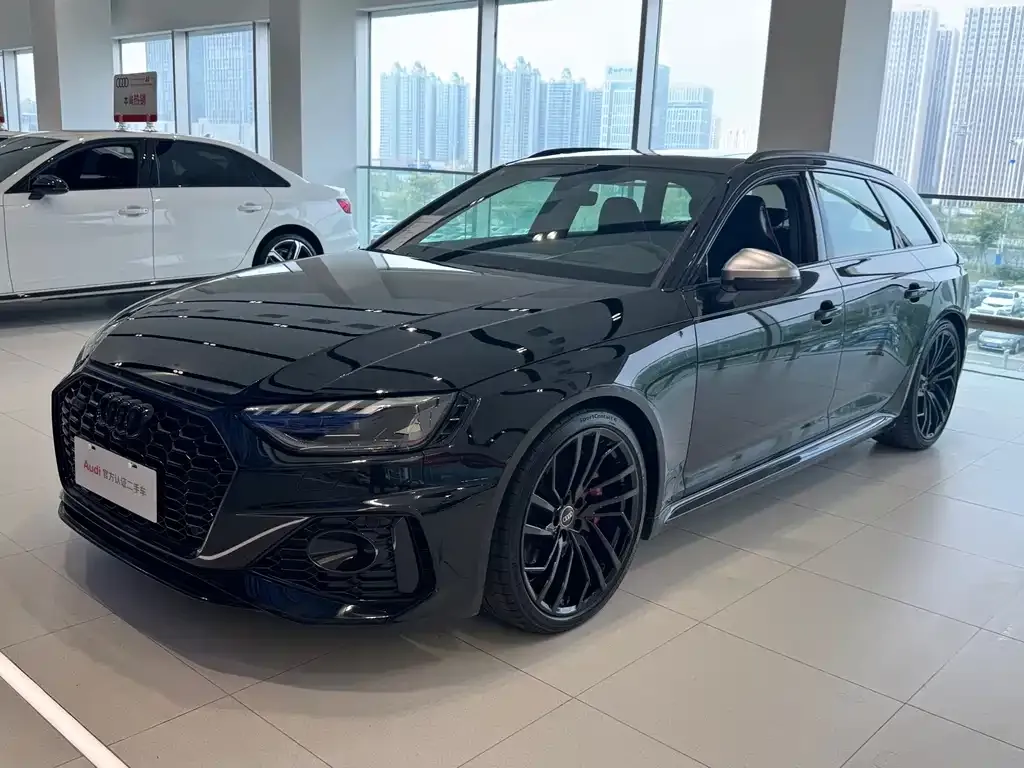 Audi RS 4 — фото 1