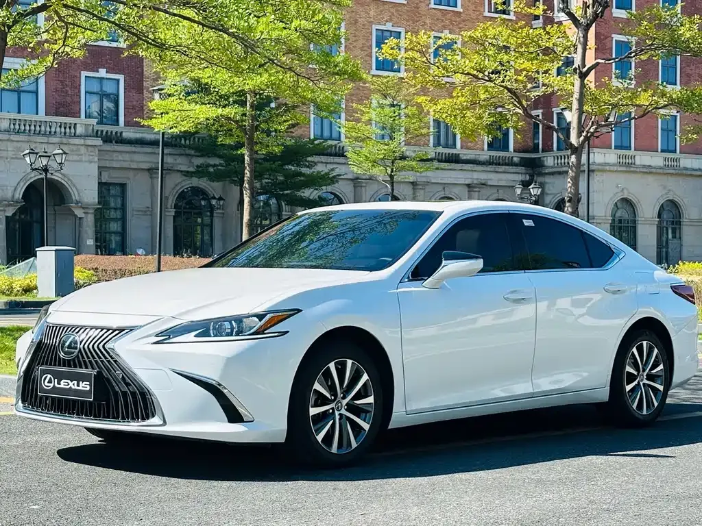 Lexus ES — фото 1