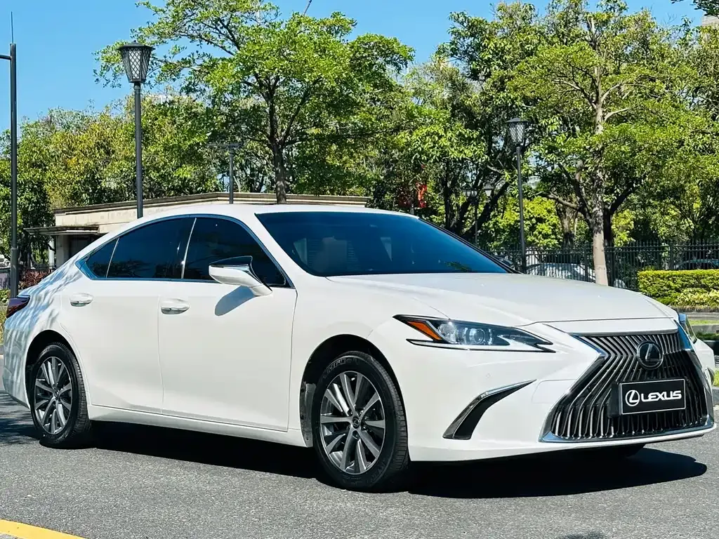 Lexus ES — фото 9