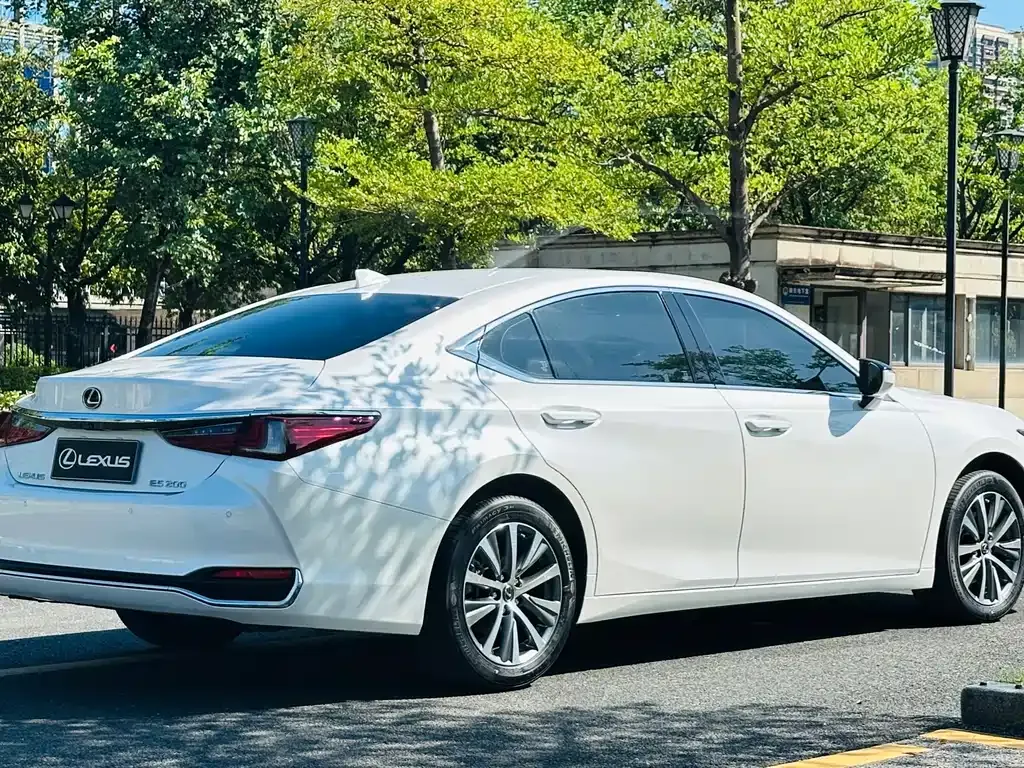Lexus ES — фото 6